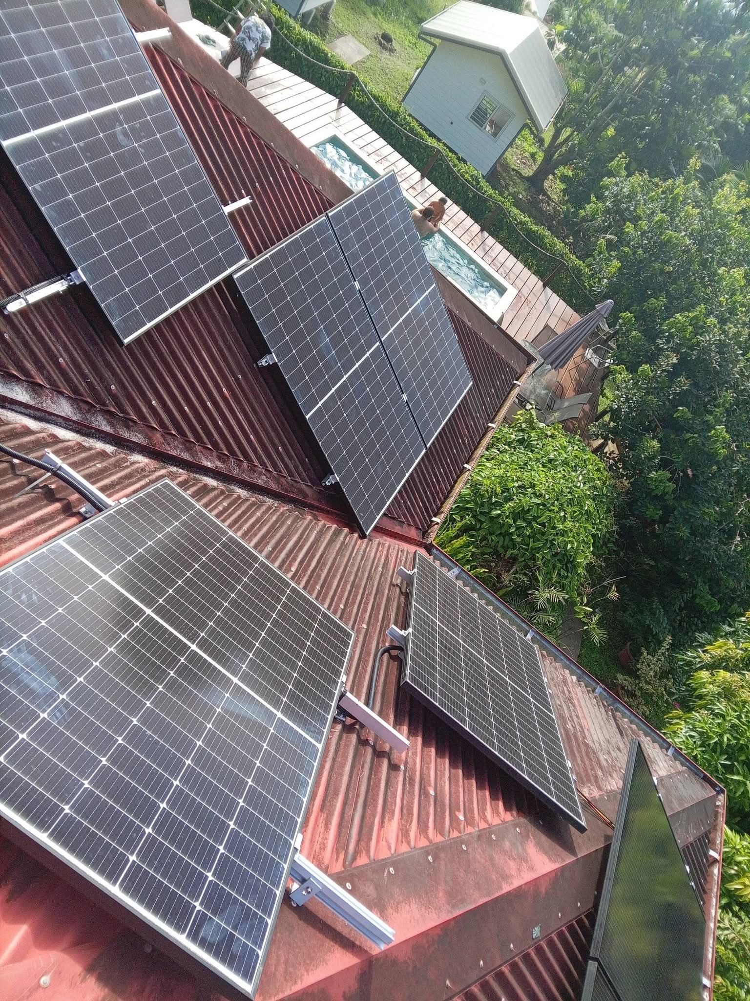 Toiture photovoltaïque résidentielle à Moorea, deuxième vue