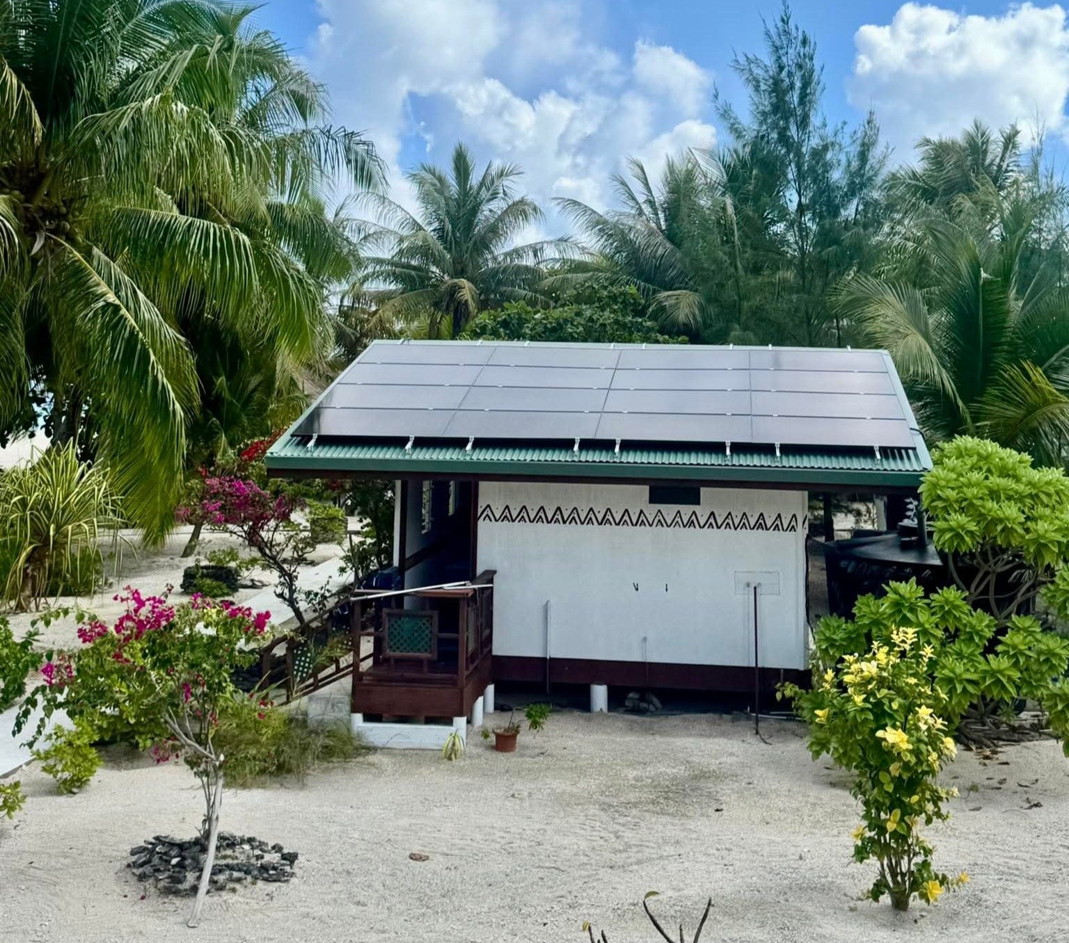 Toiture photovoltaïque de la pension de Raihau T. à Tikehau
