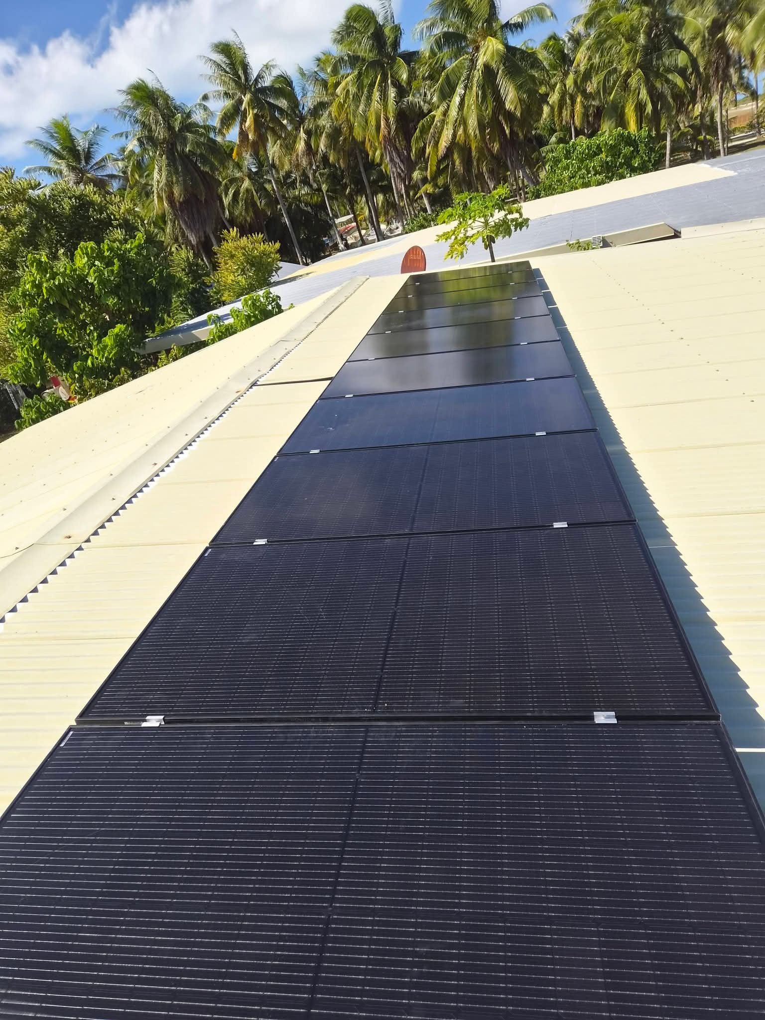 Toiture photovoltaïque résidentielle à Tikehau