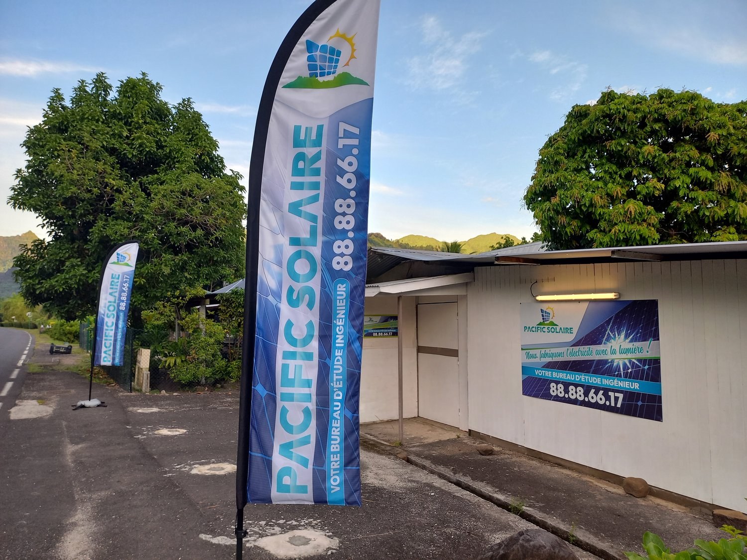 Oriflammes et enseigne Pacific Solaire, votre bureau d'études ingénieur